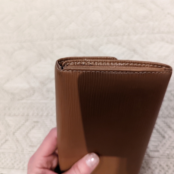 Luis Vuitton Epi Wallet - Picture 6 of 14